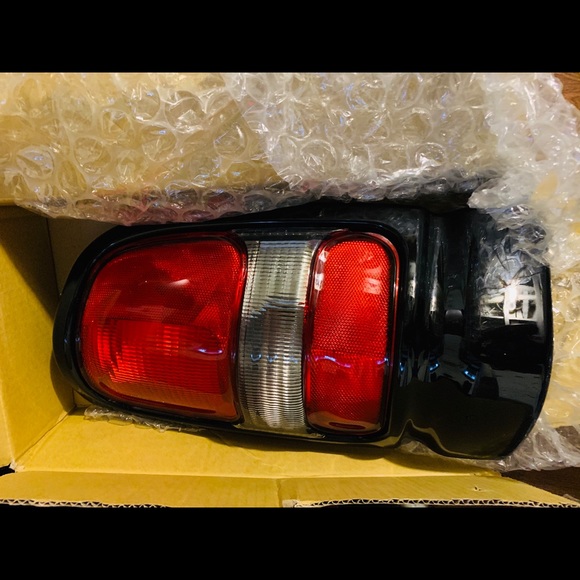 2 new back light 2new signal light for dodge ram - Picture 4 of 4